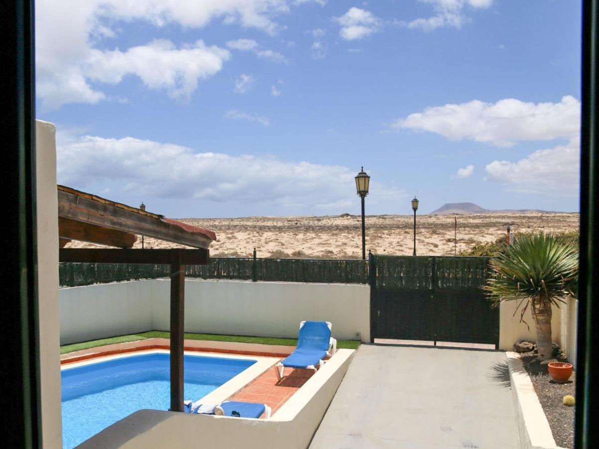 Villa Con Piscina Cerca De Las Dunas De Коральео Экстерьер фото
